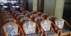 PRIVATO VENDE POLTRONCINE,SEDIE TAVOLINI DA BAR,RISTORANTE, SALA CONGRESSI