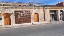 LOCALE DI 970 MQ.  CON RISTORANTE ED ABITAZIONE AL MARE
