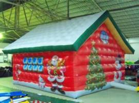 Noleggio Gonfiabile casa di Babbo Natale per feste ed eventi