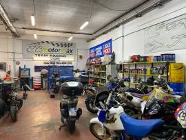 Cedesi officina moto attrezzatissima