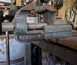 BANCO-Tavolo da officina con morsa acciaio