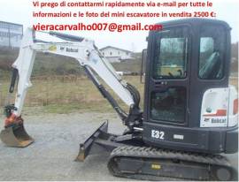 MINIESCAVATORE BOBCAT E32 IN VENDITA A 2500 €.