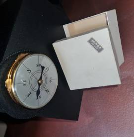 Raro Portacipria vintage MIREF Paris da collezione in metallo dorato con bussola sul coperchio.