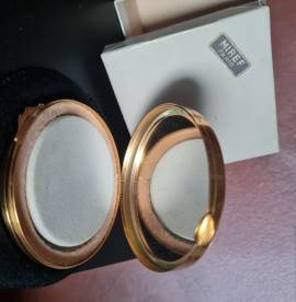 Raro Portacipria vintage MIREF Paris da collezione in metallo dorato con bussola sul coperchio.