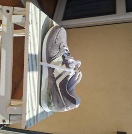 vendesi scarpe da ginastica