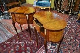 Coppia di comodini a fagiolo stile Luigi XV Coppia di comodini a fagiolo stile Luigi XV