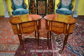 Coppia di comodini a fagiolo stile Luigi XV Coppia di comodini a fagiolo stile Luigi XV