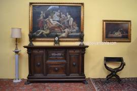 Credenza a tre sportelli stile Neorinascimento XX sec. Credenza a tre sportelli stile Neorinascimento XX sec.
