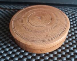 Antica bussola  da  topografo in ottone  con custodia in  legno di bosso tornito  iscrizioni dei pol