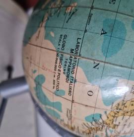 Globo Fisico e Politico  Laboratorio Italiano Mappamondi Torino vintage anni 50’. con spicchi serigr