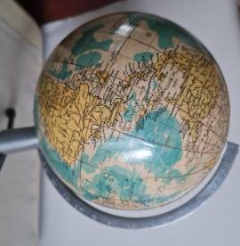 Globo Fisico e Politico  Laboratorio Italiano Mappamondi Torino vintage anni 50’. con spicchi serigr