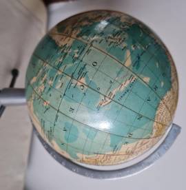 Globo Fisico e Politico  Laboratorio Italiano Mappamondi Torino vintage anni 50’. con spicchi serigr