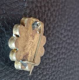 Spilla antica   tema floreale  primi '900   micromosaico  , inserto centrale rosa realizzato in cora