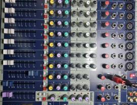 soundcraft efx8 mai usato e ancora nella sua scatola originale