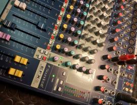 soundcraft efx8 mai usato e ancora nella sua scatola originale