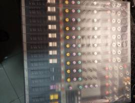 soundcraft efx8 mai usato e ancora nella sua scatola originale