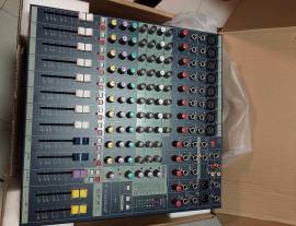 soundcraft efx8 mai usato e ancora nella sua scatola originale
