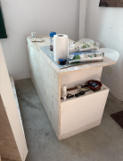 Lotto 1 costituito da arredi ufficio, hardware ed espositori. Lotto 1 costituito da arredi ufficio, hardware ed espositori.