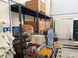 Lotto 1 costituito da arredi ufficio, hardware ed espositori. Lotto 1 costituito da arredi ufficio, hardware ed espositori.