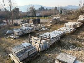 LOTTO 2 - MARMO - Rimanenze blocchi, semiblocchi, informi