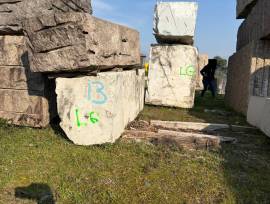Lotto 5  costituito da rimanenze di marmo in blocchi, semiblocchi