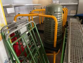 LOTTO 5 - Carrelli, espositori e varie LOTTO 5 - Carrelli, espositori e varie