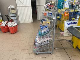 LOTTO 5 - Carrelli, espositori e varie LOTTO 5 - Carrelli, espositori e varie