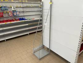 LOTTO 5 - Carrelli, espositori e varie LOTTO 5 - Carrelli, espositori e varie