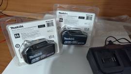 makita n.2 batterie 18V 6ah+caruica batterie doppio slot nuovi makita n.2 batterie 18V 6ah+caruica batterie doppio slot nuovi