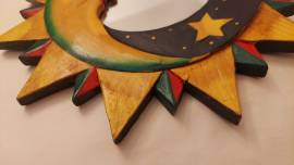 Decorazione etnica da parete dipinta mano a forma di sole con raggi e piccolo specchio rotondo