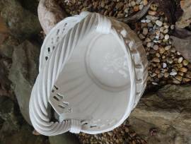 CESTO in CERAMICA BIANCA...(Centrotavola)