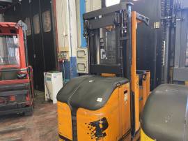 LOTTO 8 - Transpallet elettrico uomo a bordo Fiat MODO 2 B 2610 LOTTO 8 - Transpallet elettrico uomo a bordo Fiat MODO 2 B 2610