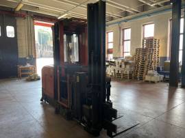 LOTTO 9 - Carrello elevatore per carico laterale magazzino