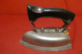 Ferro stiro vintage elettrico usato