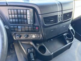 IVECO STRALIS 310 EEV FURGONATO CON PEDANA