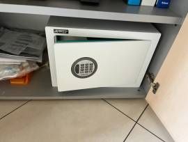 LOTTO 4 - ARREDO LABORATORIO E UFFICI