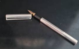 Penna stilografica S.T. DUPONT  pennino oro 18 ct 750 numero seriale 44IDP37, 