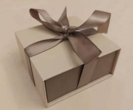 Bracciale donna rigido chiusura a scatto con piccoli zirconi inseriti e pietra centrale nuovo