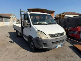 LOTTO 1 - Furgone Iveco Daily targato EH718LX