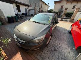 LOTTO 2 - Autovettura Opel Astra targata ER422ZF oltre PC LOTTO 2 - Autovettura Opel Astra targata ER422ZF oltre PC