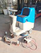 LAVASCIUGA PAVIMENTI UOMO A BORDO USATA 