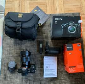 Sony A7 II + 24-70mm + Accessories