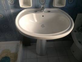 Lavabo con colonna