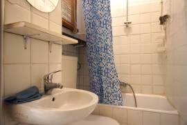 Stanza completamente autonoma con bagno esterno