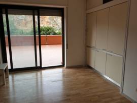 2 VANI: VIA PAPA PIO X PRESSI VILLA IGEA  in prestigioso contesto residenziale