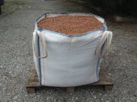 Azienda vende gusci di nocciole tritati o non.