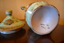 Tris di vasi albarello  con coperchio firmato Deruta del XX secolo
