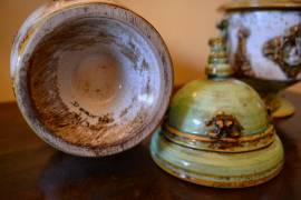 Tris di vasi albarello  con coperchio firmato Deruta del XX secolo