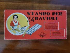 Stampo per 24 ravioli, anni 70