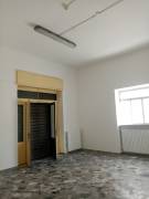 Immobile commerciale vicinissimo a Osp. DiVenere, libero x  scuola materna o altri usi,B & B